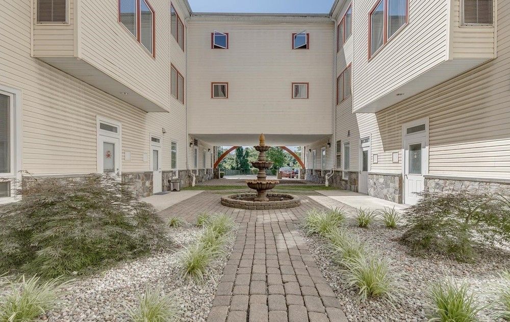 Regatta Condominiums: 400 Renfro Dr, Glen Burnie, MD 21060